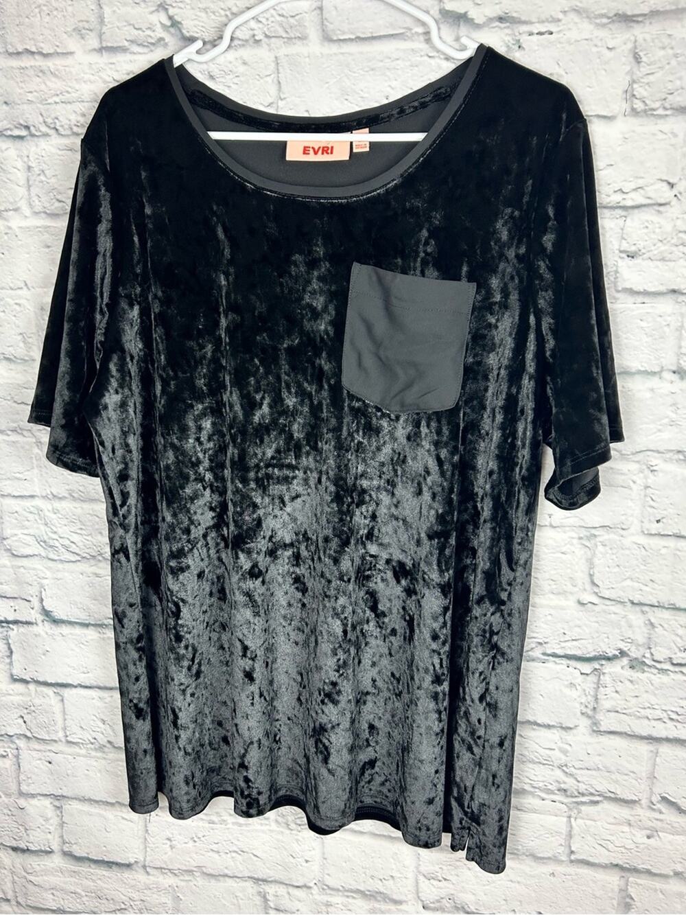 EVRI Black Crushed Velvet Pocket Top Plus Size 1X Stretch Tee